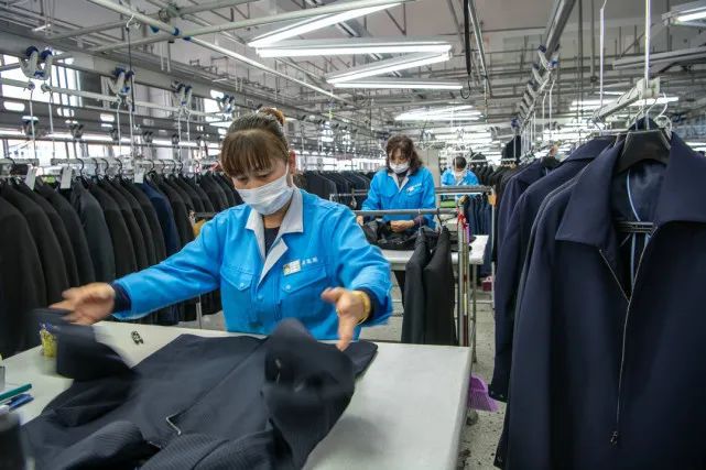大杨集团打造全球服装智能化柔性制造工厂,荣获辽宁省企业管.